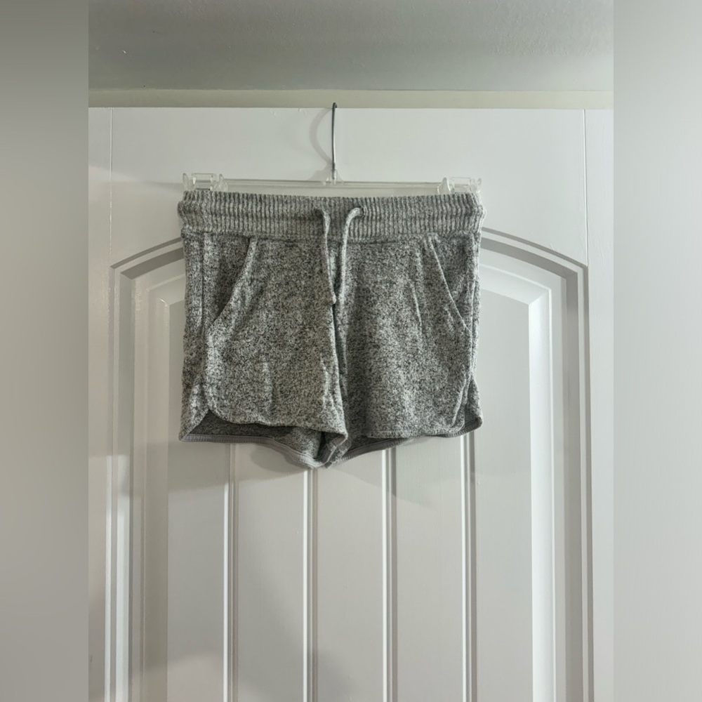 R+R Grey Shorts                                   Kids Size -S (6-7)